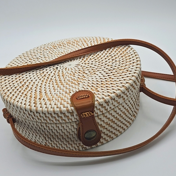 Round Woven Bag with Tan Strap - Picture 4 of 10